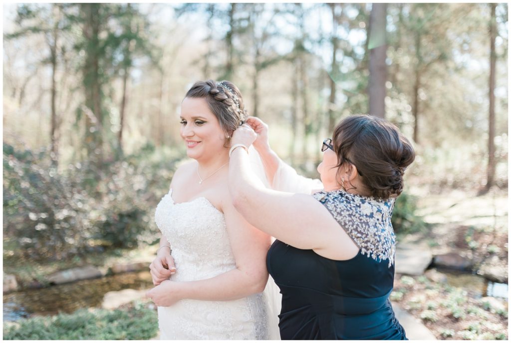 Mom getting bride ready | The Arbor in Tyler TX by East Texas wedding photographer Karina Danielle