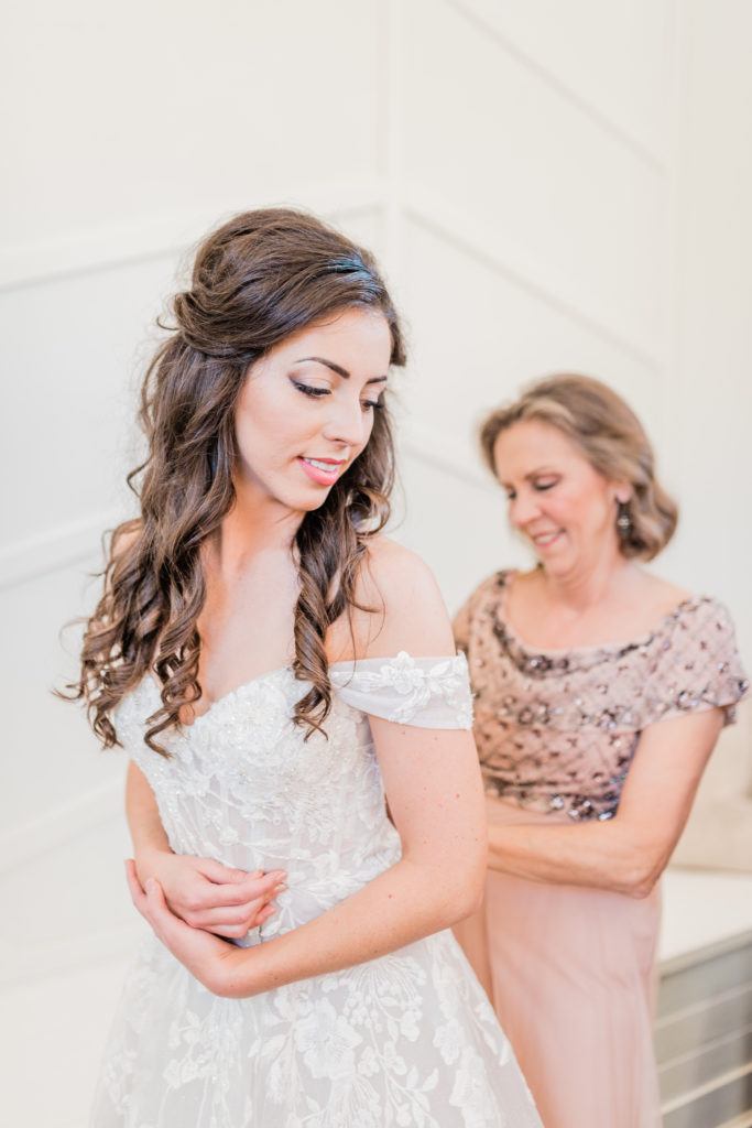 Blush Rose Gold Wedding Bride and Bridesmaids Getting Dressed Laughing Mother of the Bride | Sunset Oaks in Tyler TX by DFW Dallas Fort Worth wedding photographer Karina Danielle Photography