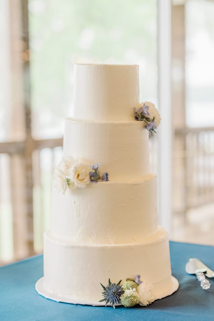 Wedding cake at Lake Tyler Petroleum Club, Tyler TX.